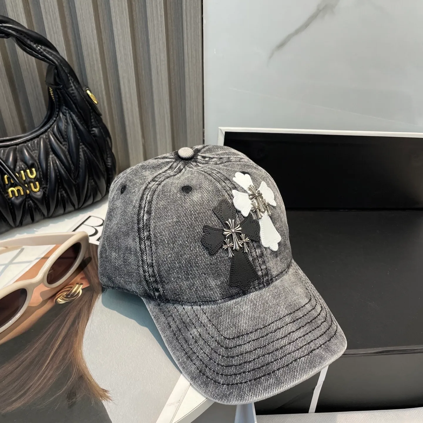 P76 Crow Heart 🆕🆕25 new baseball cap, stylish and classic cross logo, casual with a cool feeling, unisex style, same style for men and women! Very easy to match! Head circumference: 56-58cm is available